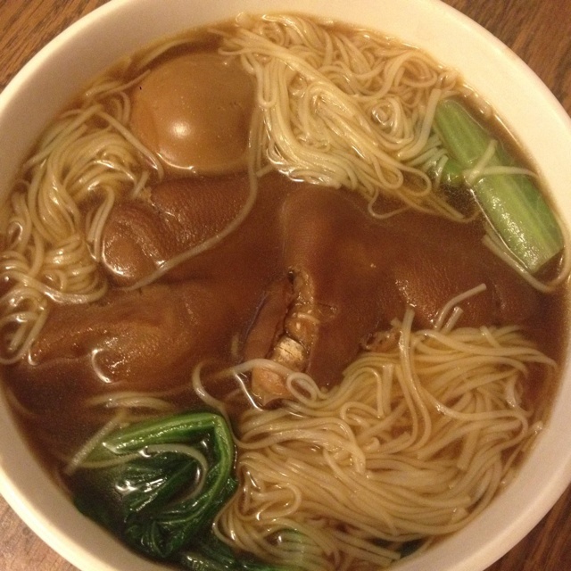 南乳猪手捞面