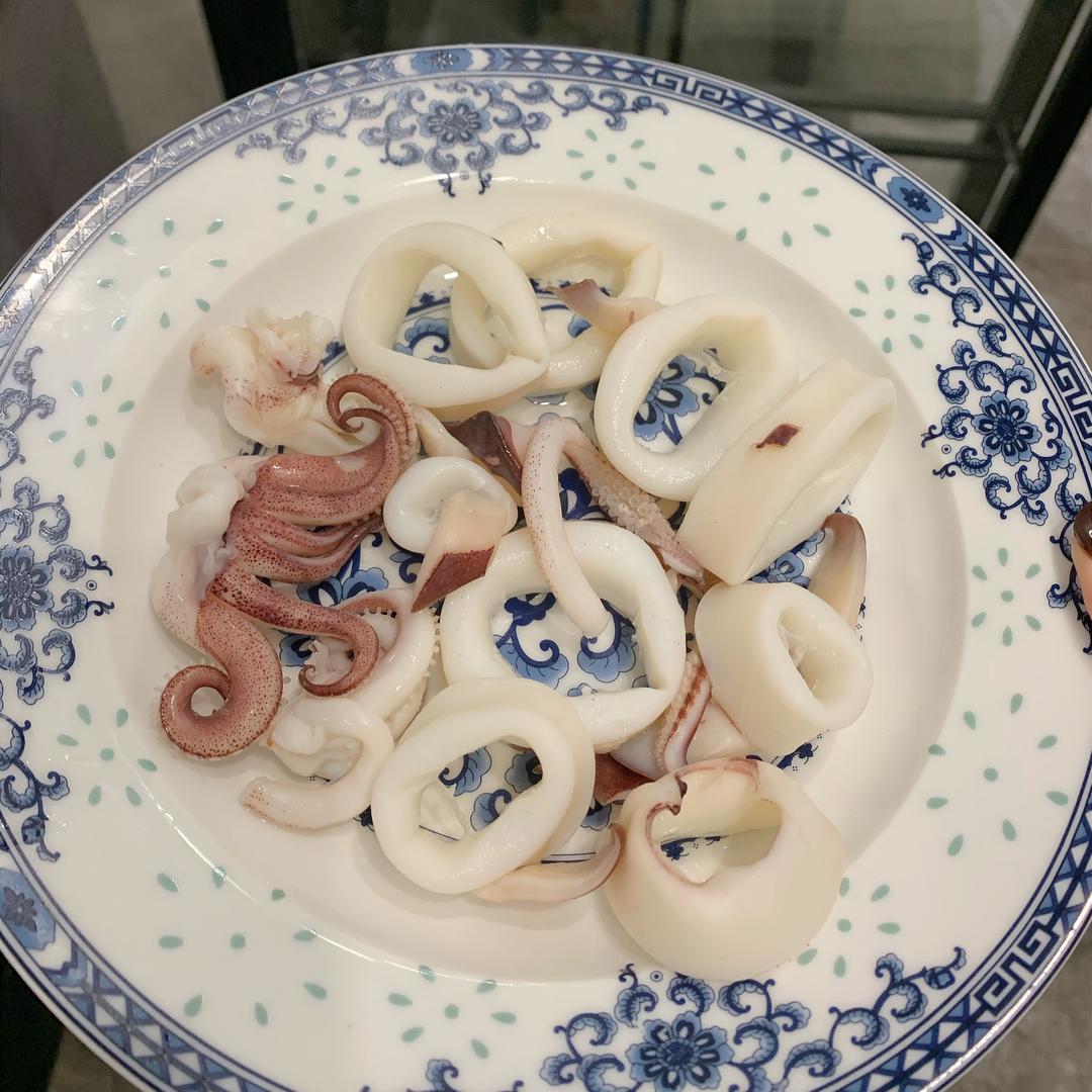 鲜味十足的白灼鱿鱼