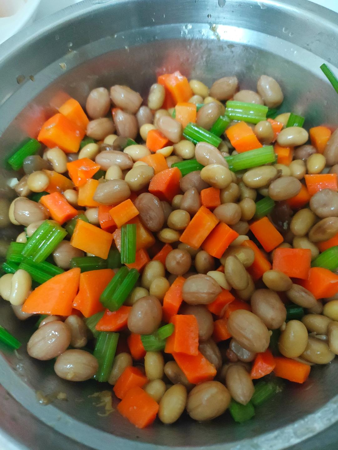 凉拌芹菜花生米胡萝卜