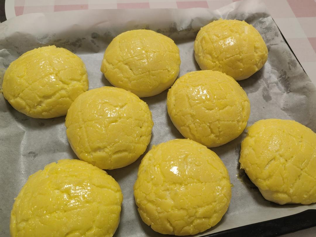 好吃到炸裂的港式菠萝包（附带制作酥皮的小视频）