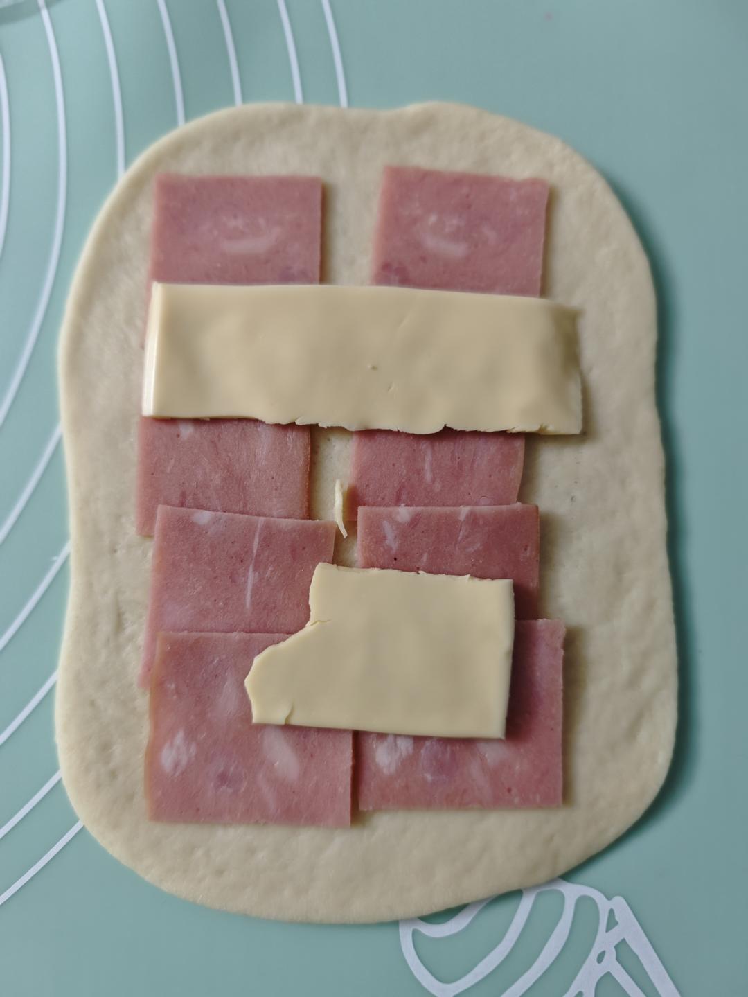 咸甜口软欧：奥尔良鸡扒芝士软欧面包！