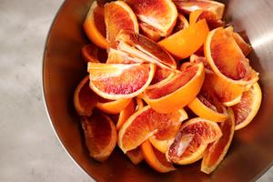 血橙生姜蜂蜜饮的做法 步骤2