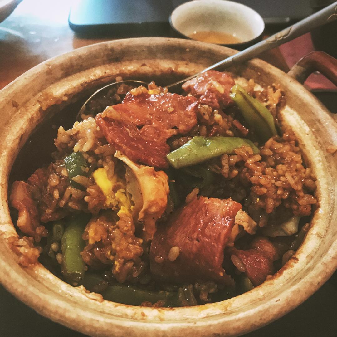 培根酱烧煲仔饭