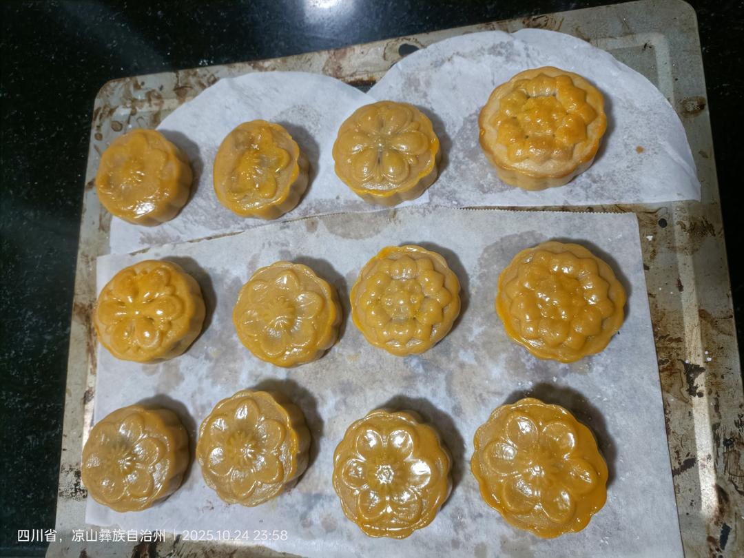 广式莲蓉（豆沙）蛋黄月饼（超详细步骤）