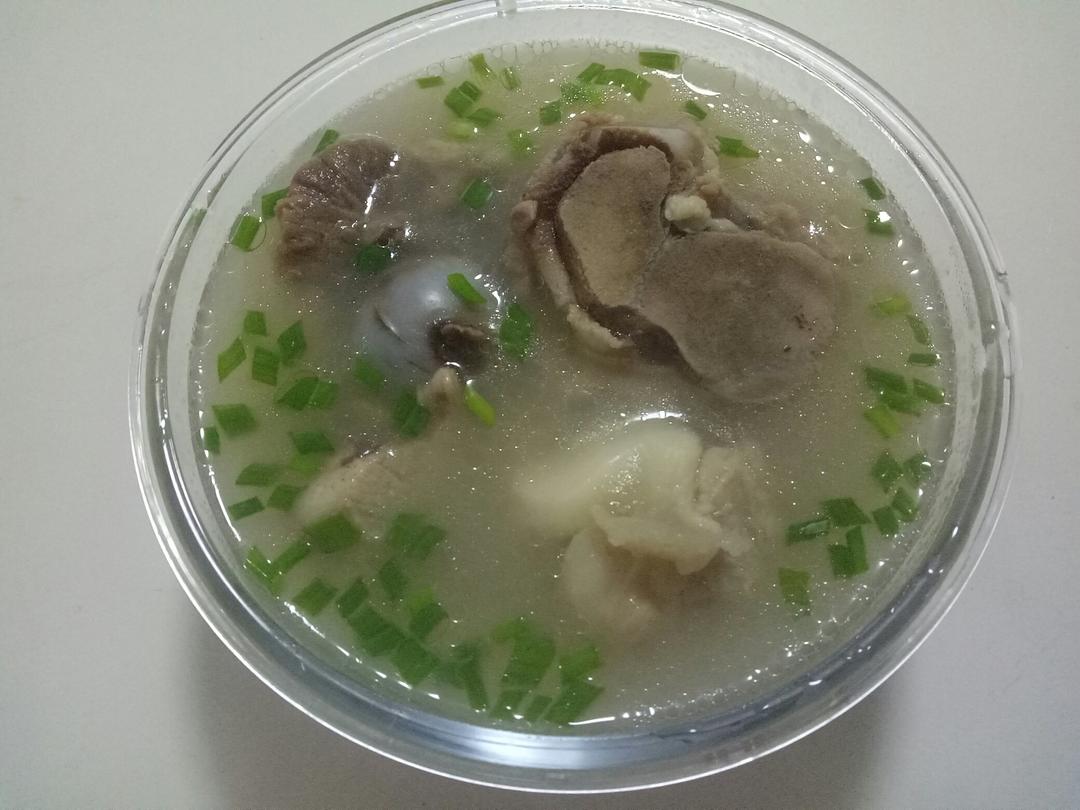 最单纯的大骨头汤