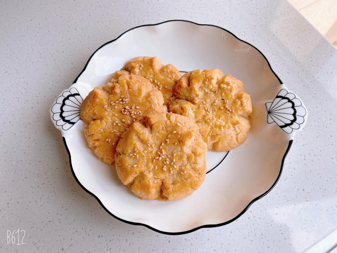 轻轻一按就碎掉的原味桃酥（不输猪油版）