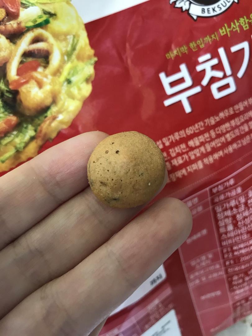 宝宝补钙的鸡蛋黑芝麻纽扣饼干