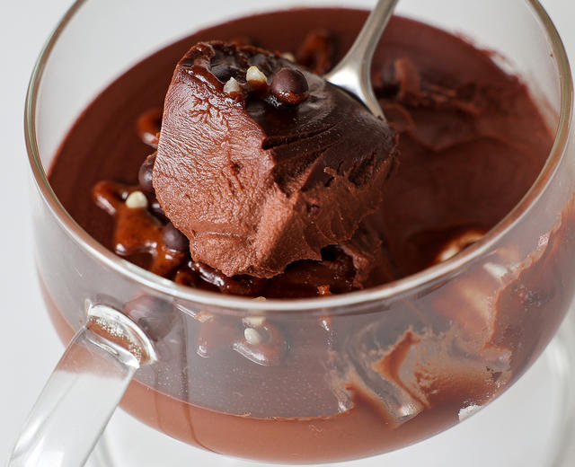 🍫超浓巧克力奶冻，只需三种材料超幸福！的做法