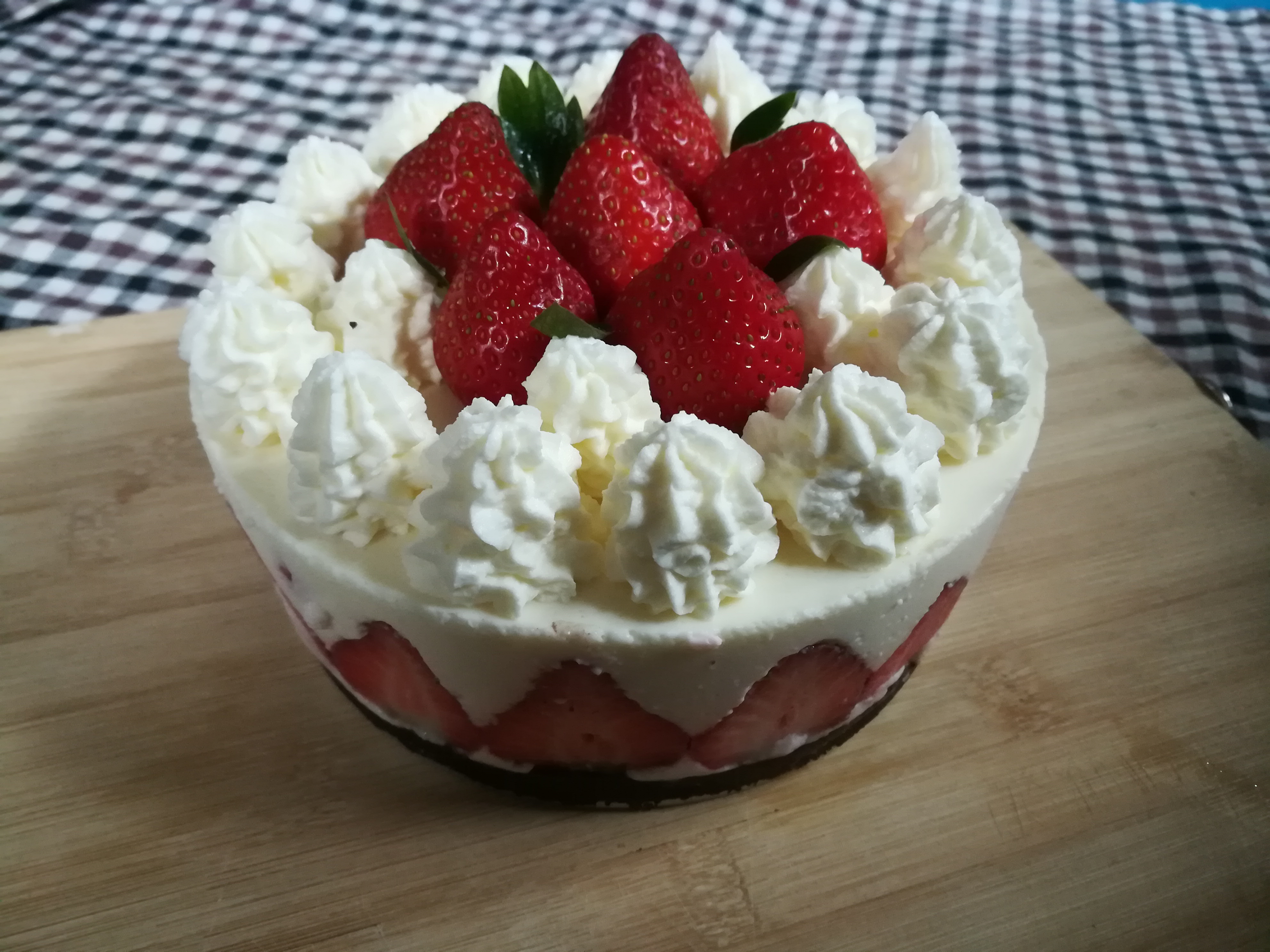 草莓冻芝士奶油蛋糕（6寸）
