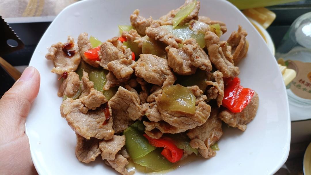 青笋炒肉片（肉片嫩青笋亮）