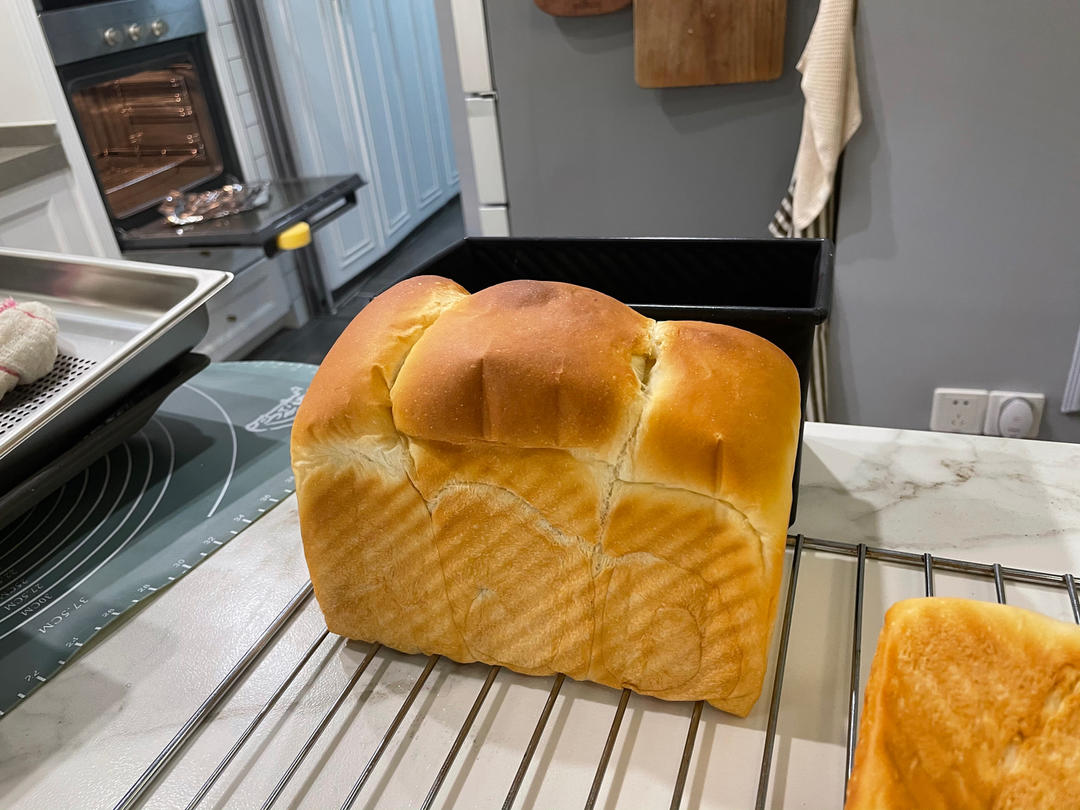 鲜奶液种超熟吐司