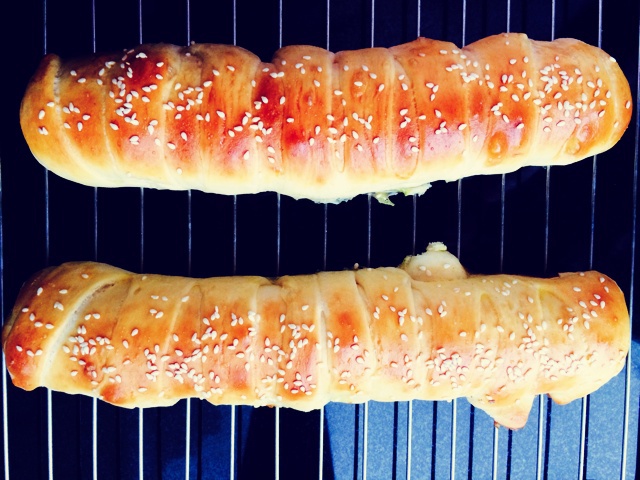 毛毛虫烤肠面包--附面包机揉面心得