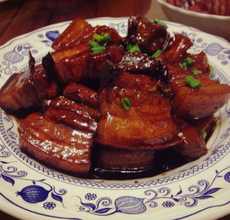 吃着碗里望着锅里的红烧肉