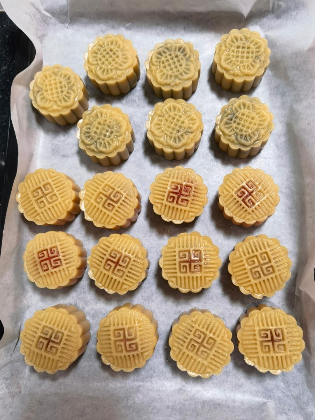 广式月饼—蛋黄莲蓉月饼