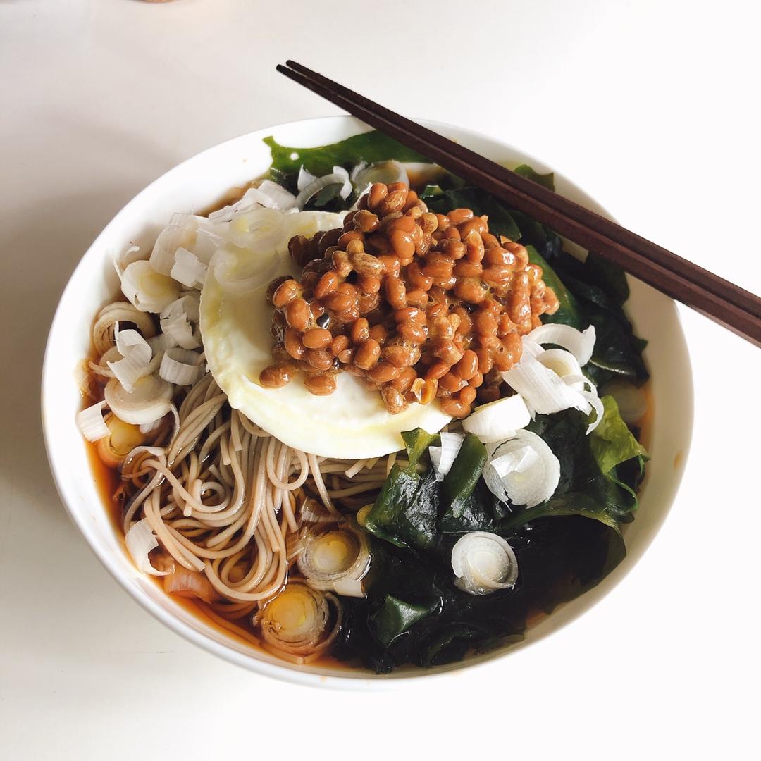 納豆オクラそば（纳豆秋葵荞麦面）
