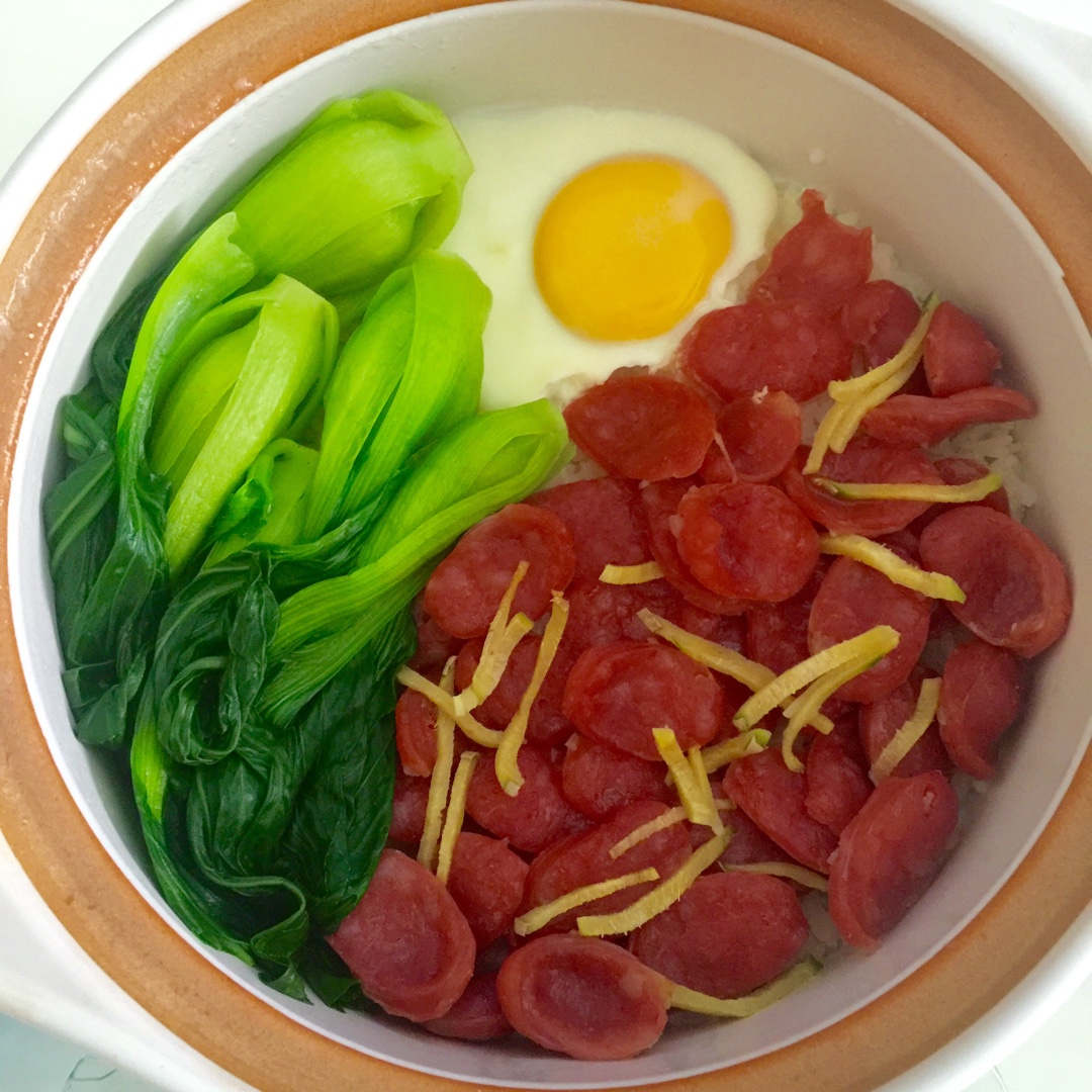 广式腊味煲仔饭