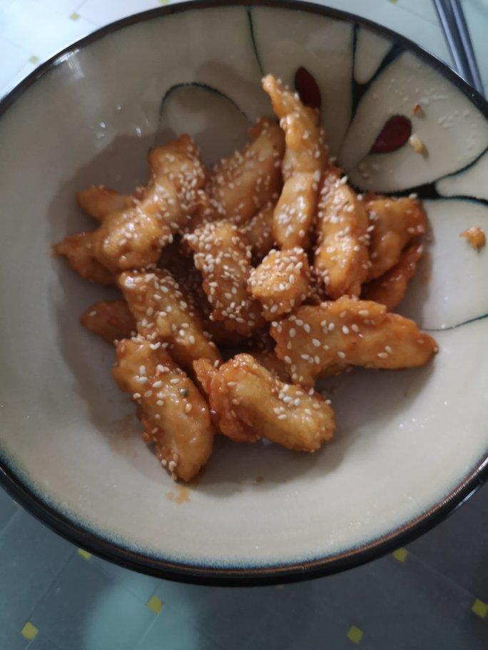 鸡胸肉版糖醋里脊，好吃不腻。大人小孩都喜欢！