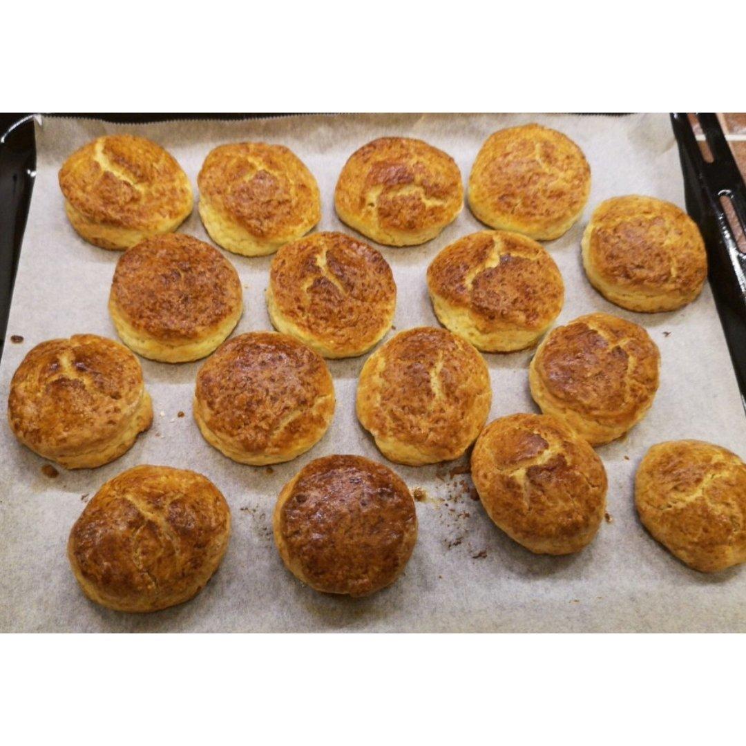 【视频】3分钟 奶油司康Scone(可能是世界上最快手的司康) 消耗淡奶油～