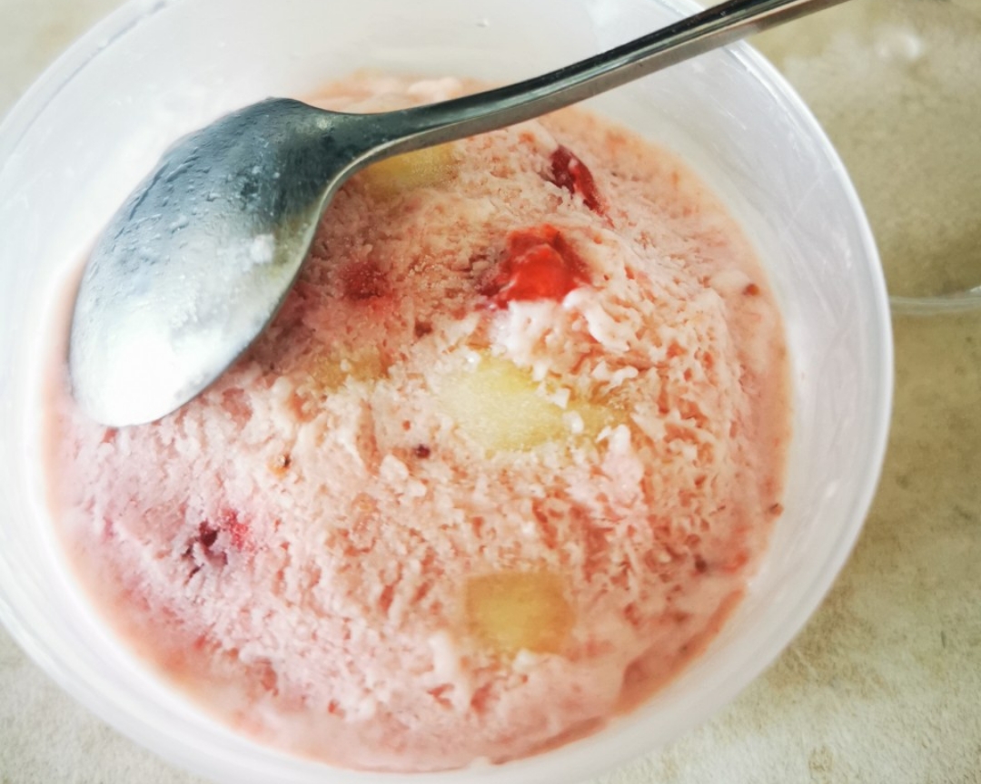 草莓香蕉冰淇淋（快手零难度）的做法