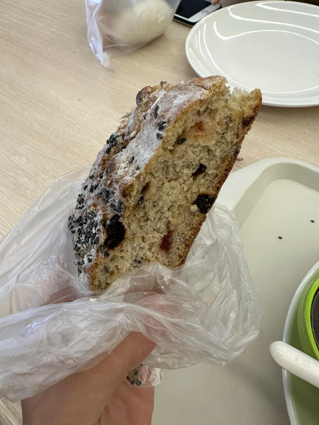 全麦蔓越莓核桃软欧包