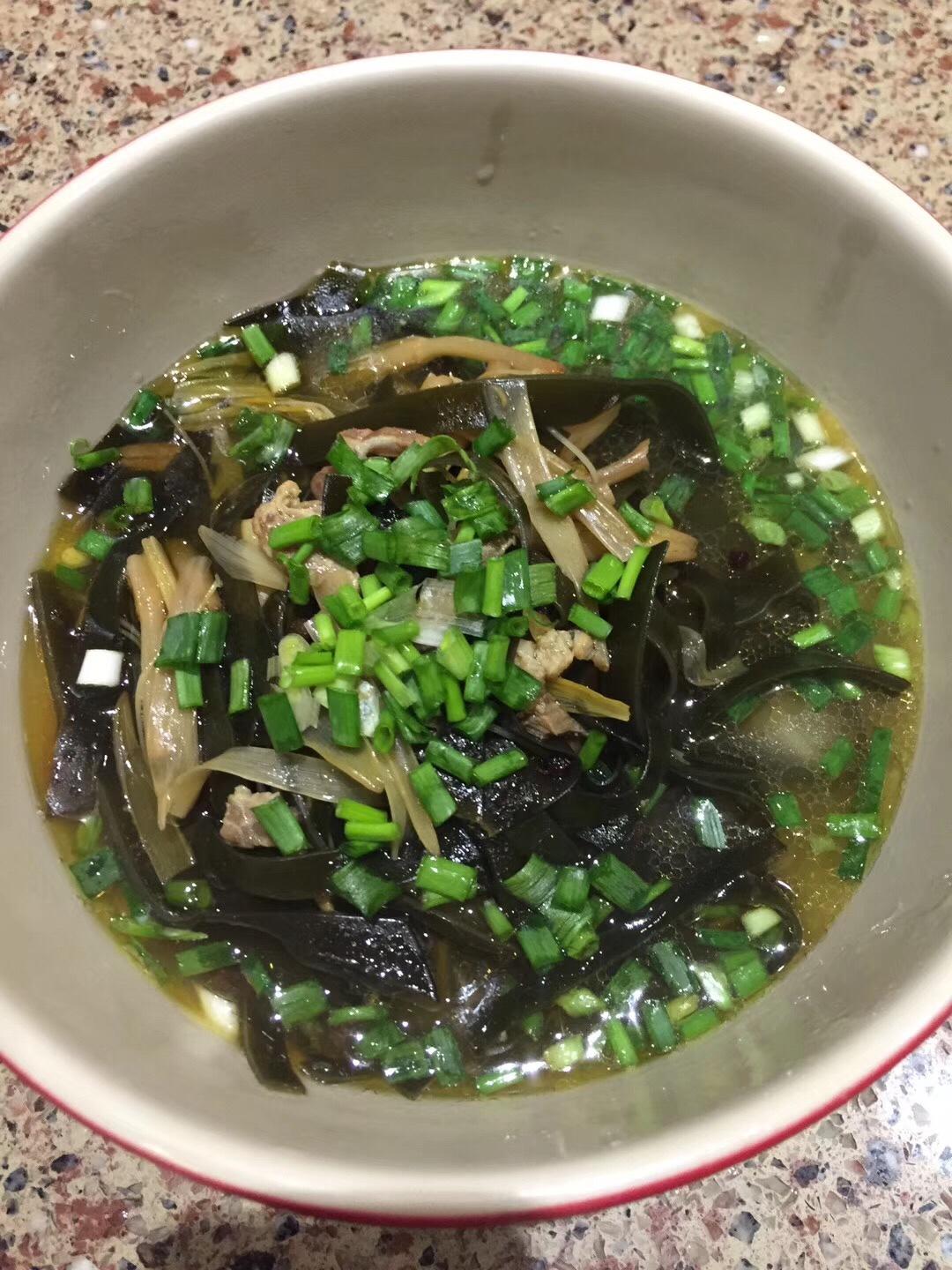 三鲜米粉（海带黄花）的做法