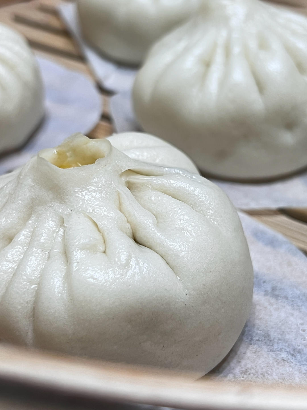 碧绿的香菇菜包子