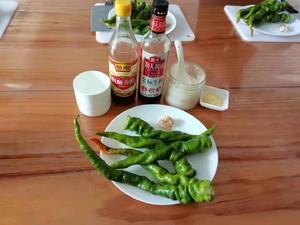 开胃小菜-虎皮辣椒的做法 步骤1