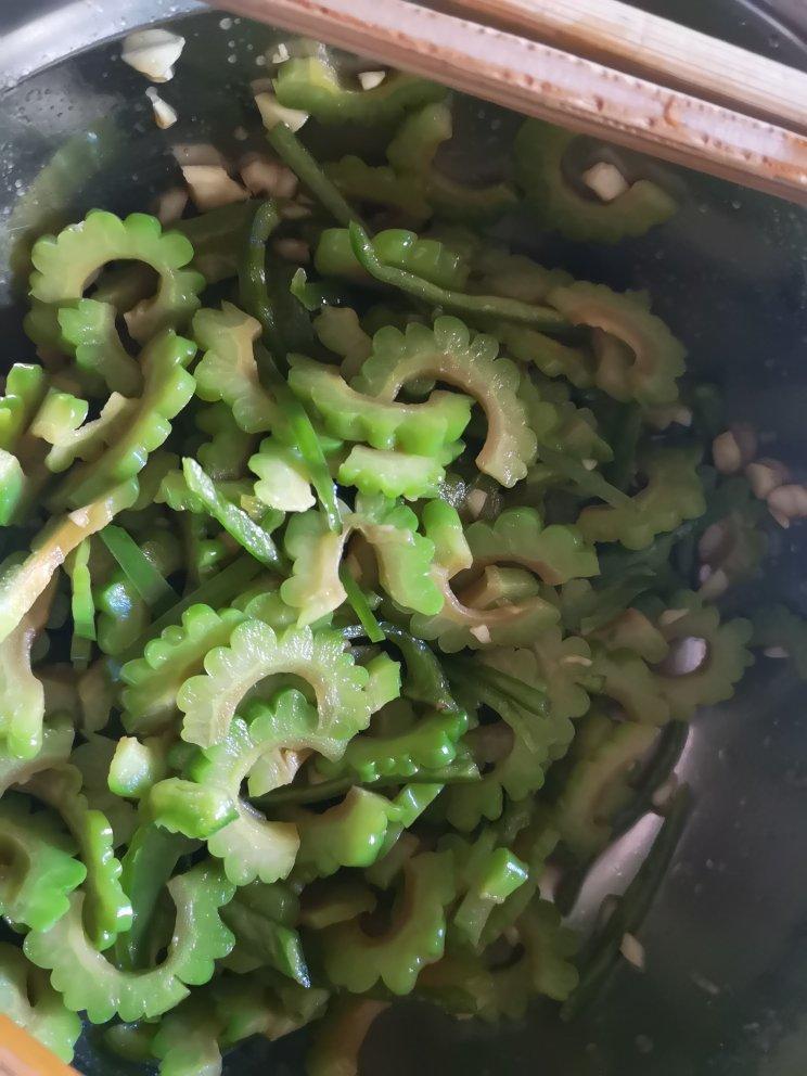 凉拌苦瓜（减脂肪，脆爽可口）