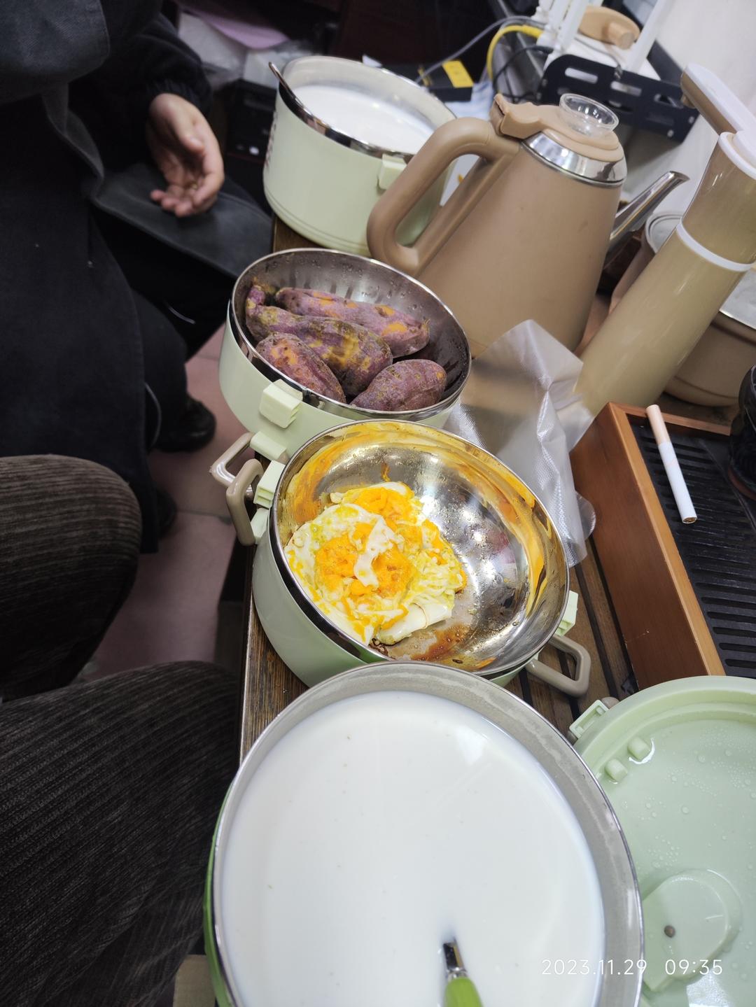 牛奶燕麦片+煎鸡蛋