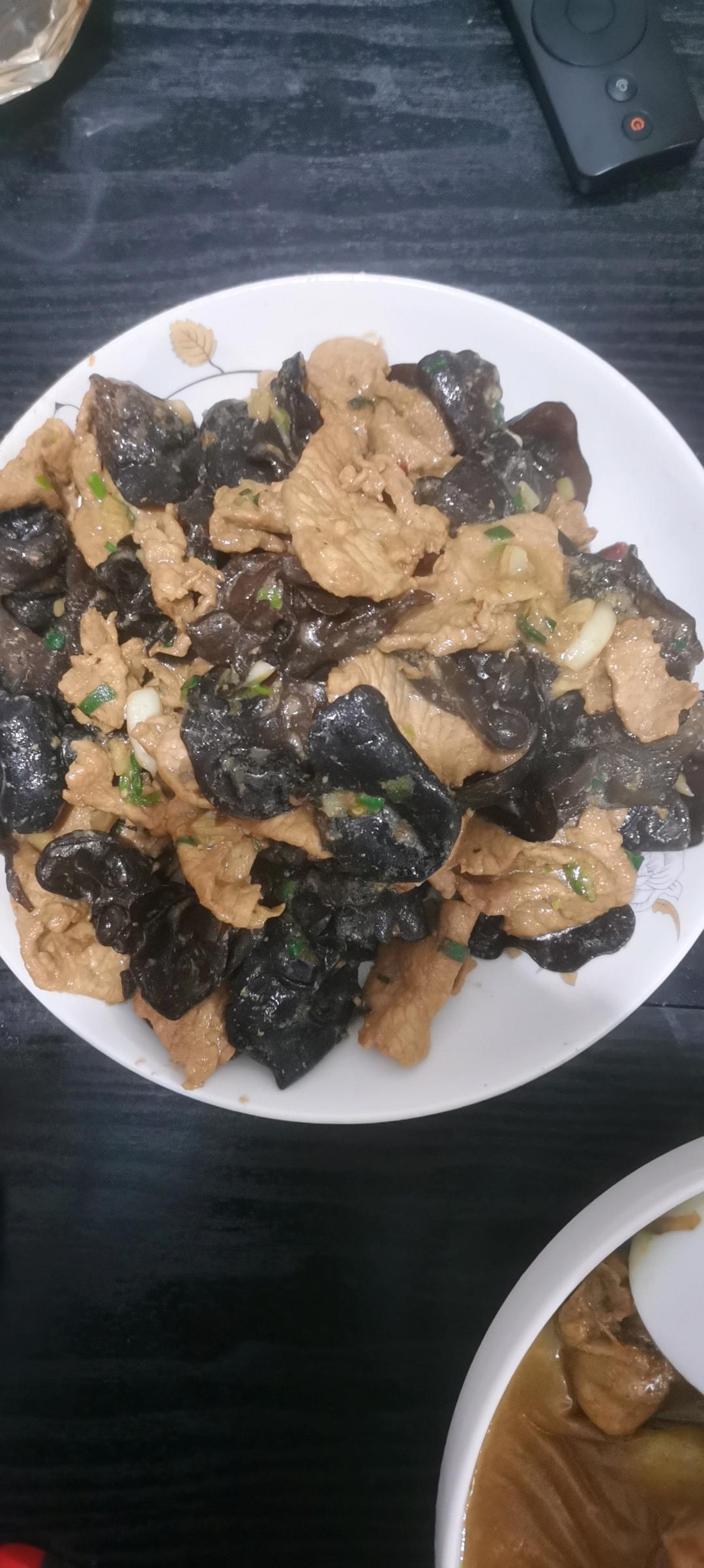 最喜爱的东北菜！木耳炒肉片