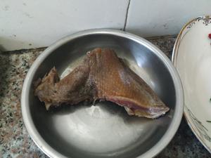 湖南腊鸭肉炒莴笋的做法 步骤3