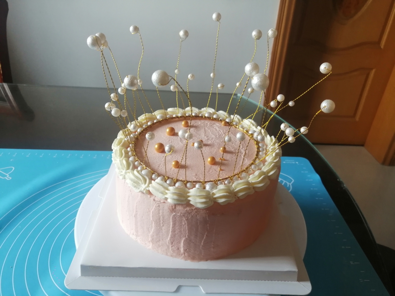 简约皇冠生日蛋糕