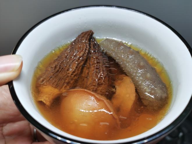 羊肚菌海参鲍鱼汤的做法
