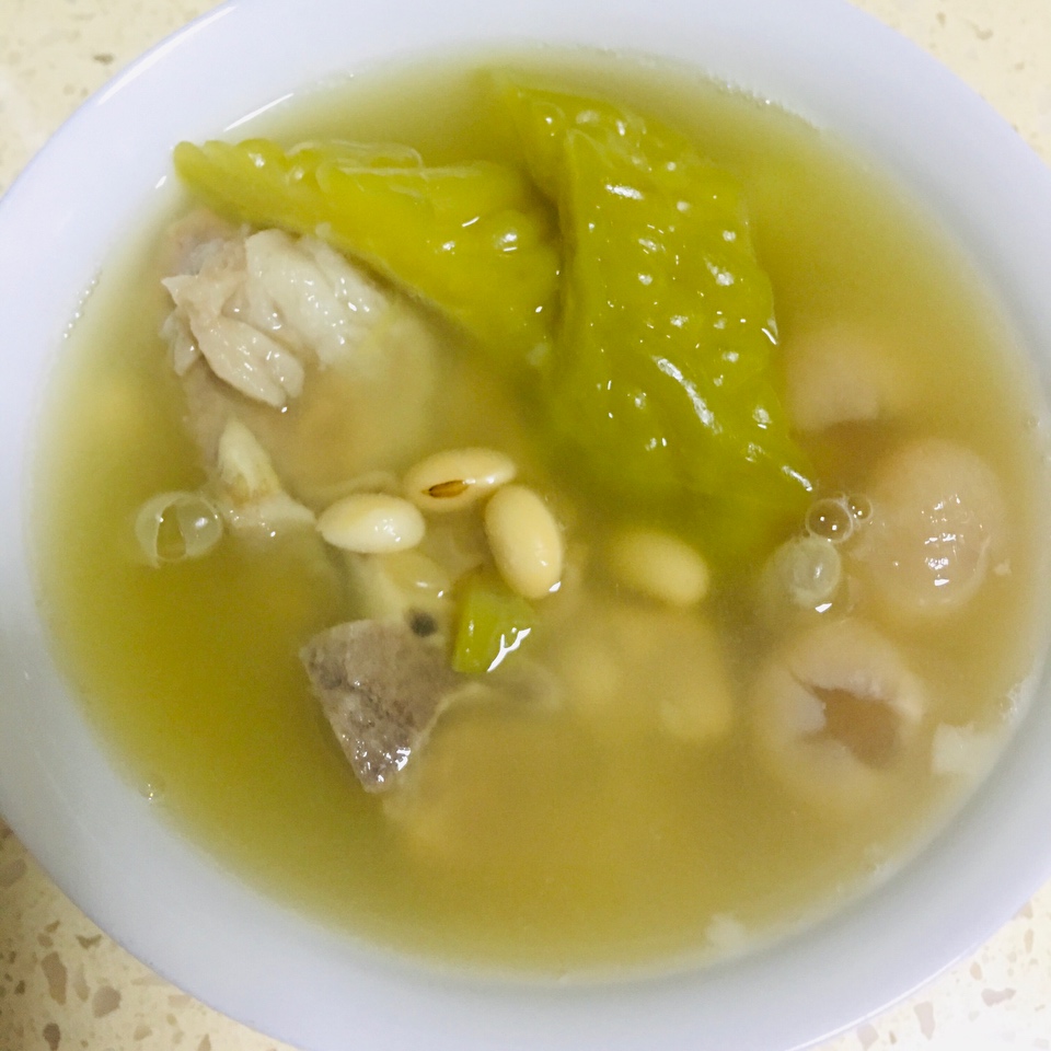 清凉解毒的                            苦瓜黄豆骨头汤的做法