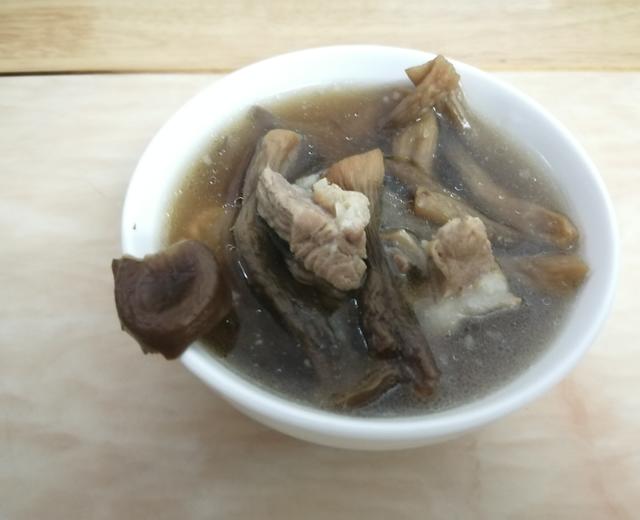 鹿茸菇排骨汤的做法