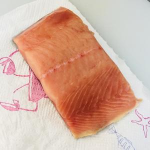 日式调味三文鱼的做法 步骤2