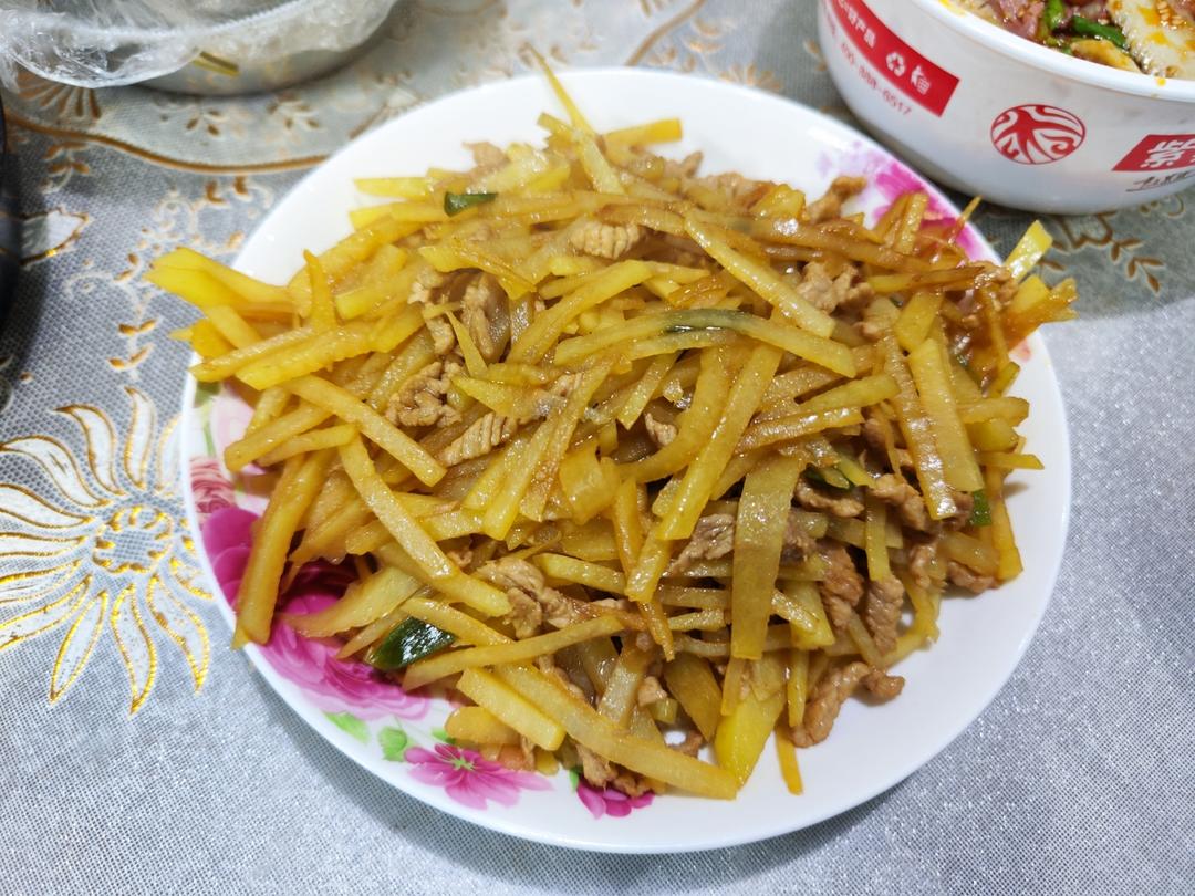 青椒土豆炒肉丝