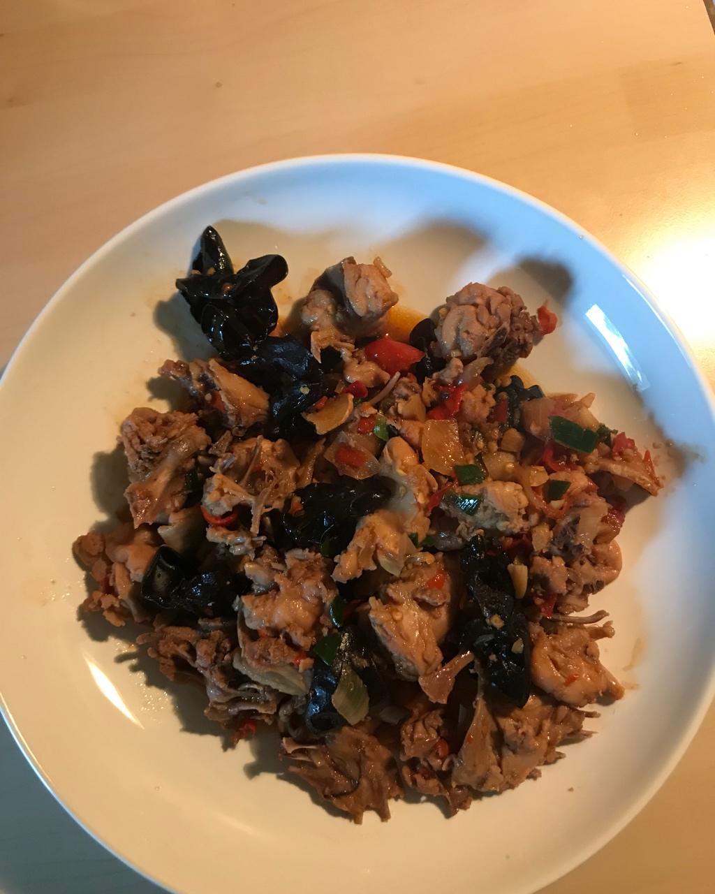 剁椒木耳炒鸡块