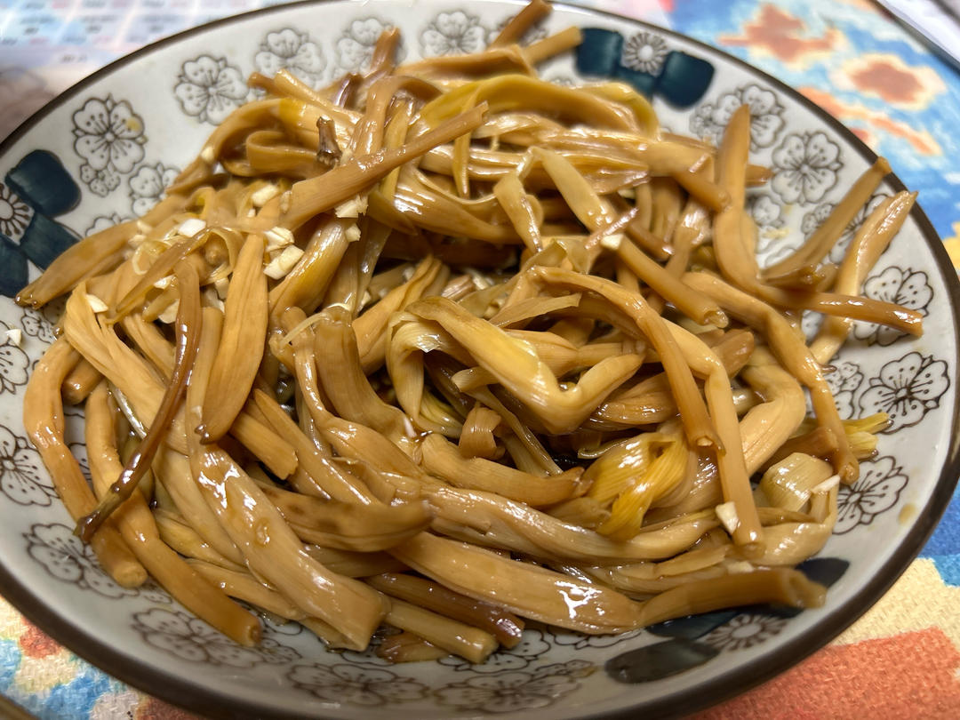 凉拌黄花菜