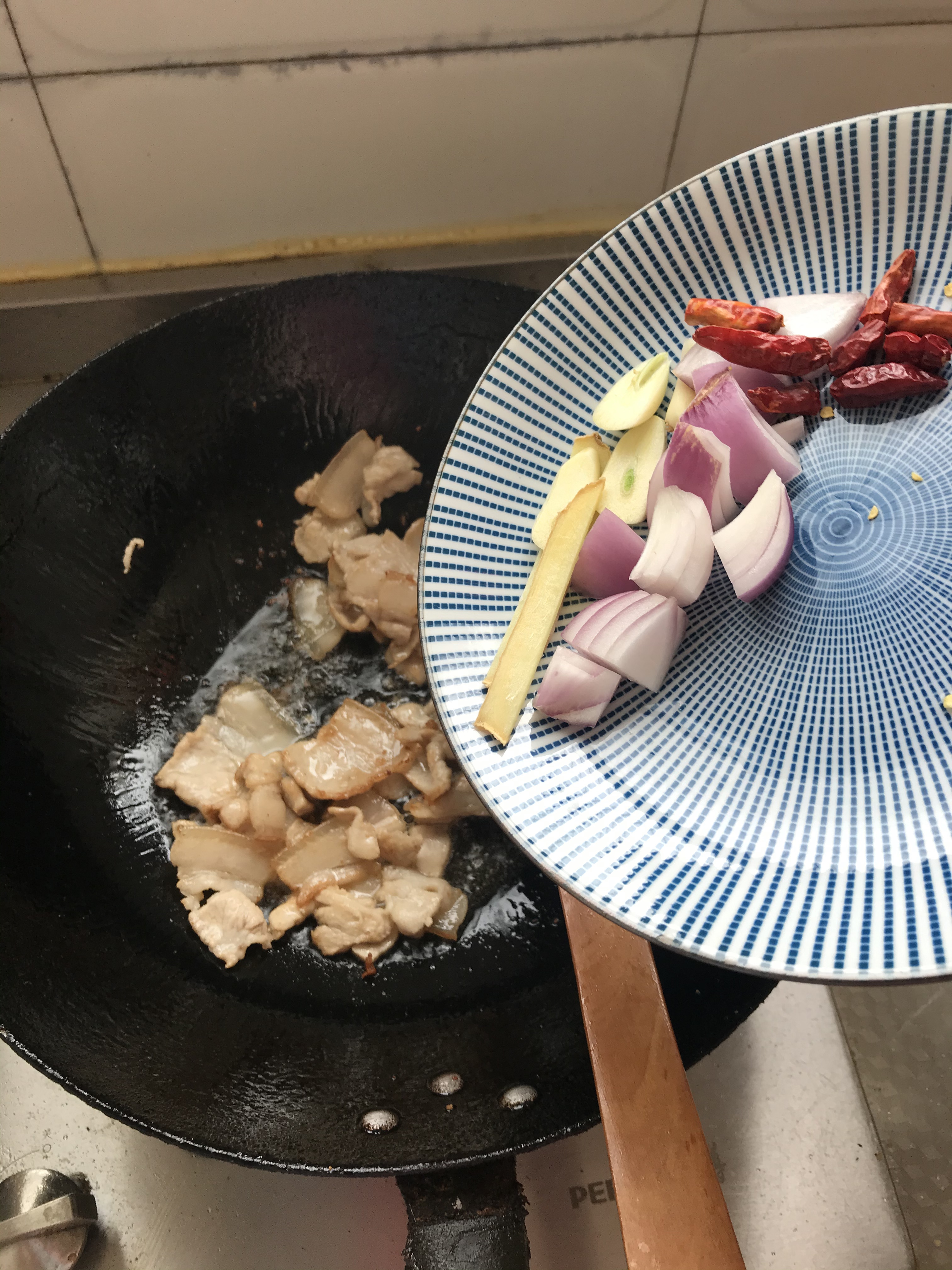 香到舔盘的干锅菜花的做法 步骤5