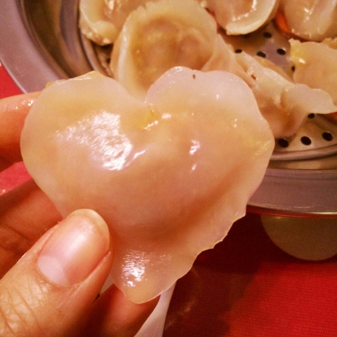 晶莹剔透的爱心花样水晶虾饺