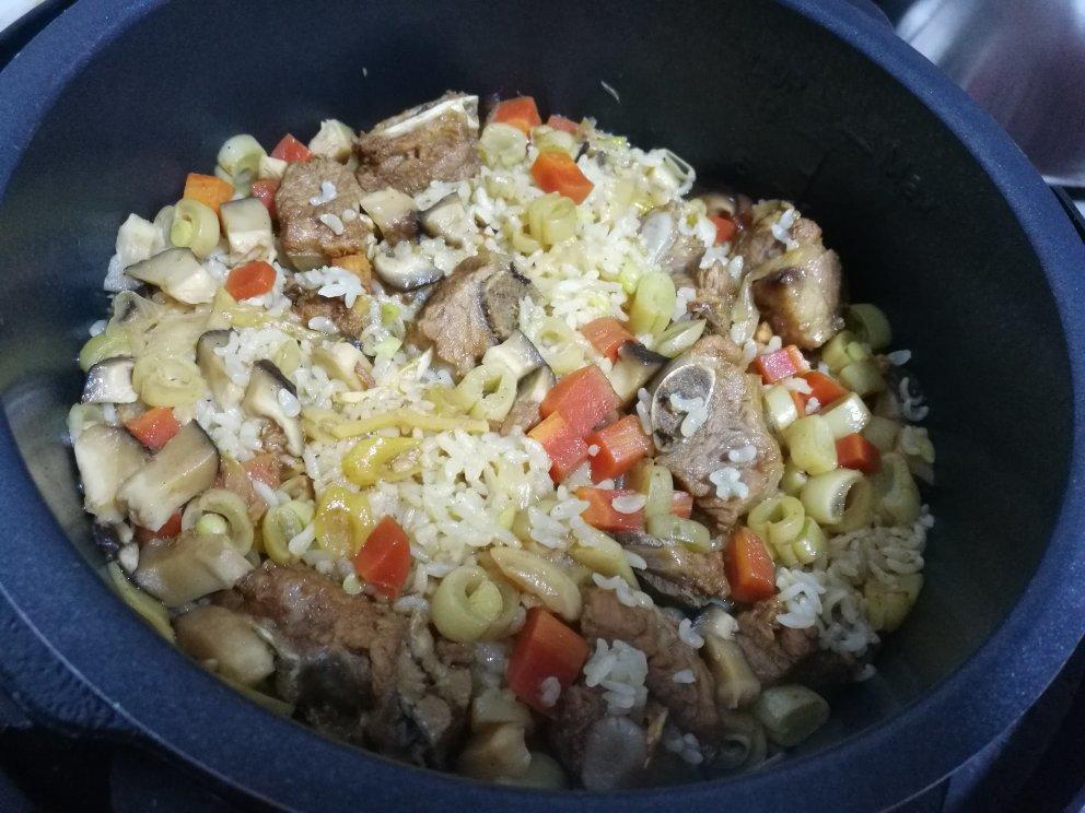 喷香排骨焖饭（爆好吃）