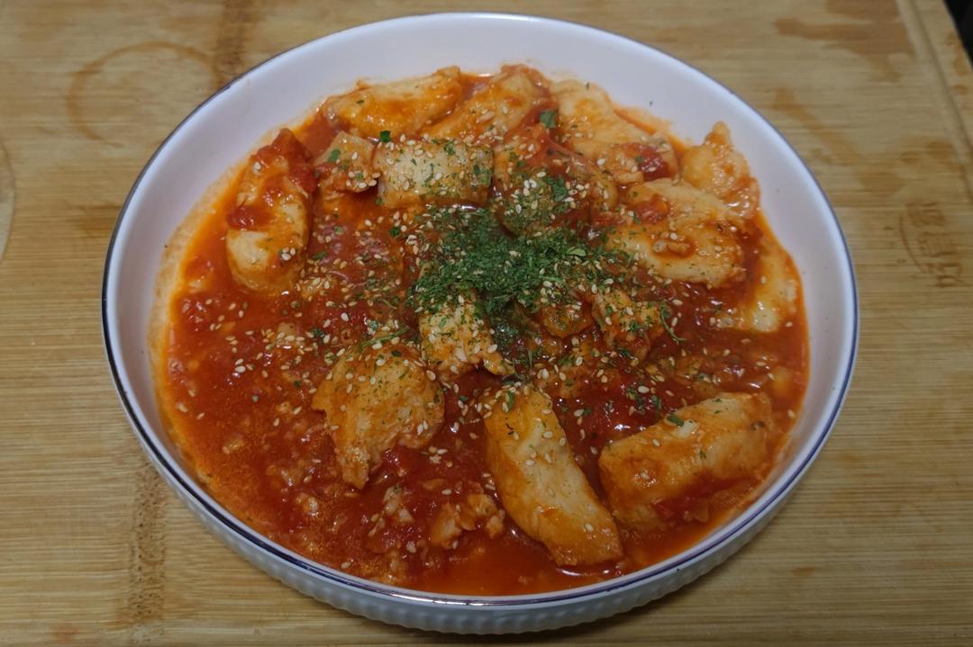 番茄鱼巴沙鱼（也可以用番茄龙利鱼），番茄酱汁超浓郁，营养又下饭！