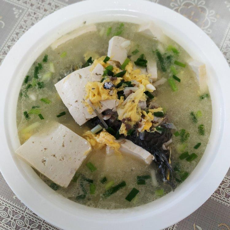 奶白鲫鱼豆腐汤|一条鱼最后的温柔