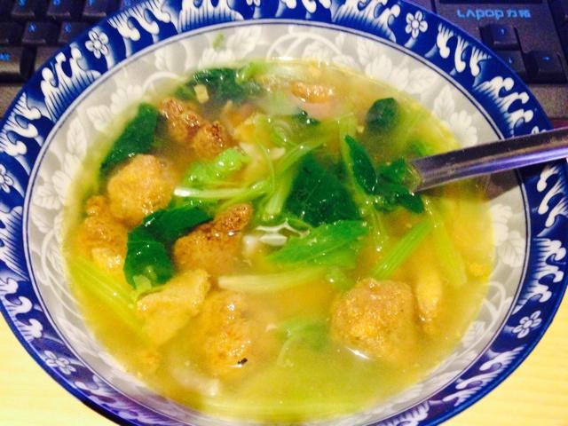 豆腐素丸子菠菜汤的做法
