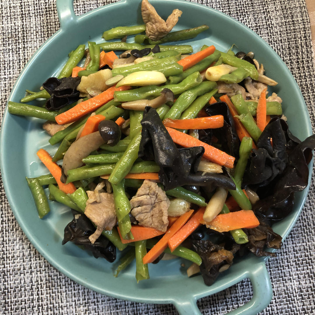 黑木耳炒长豆角