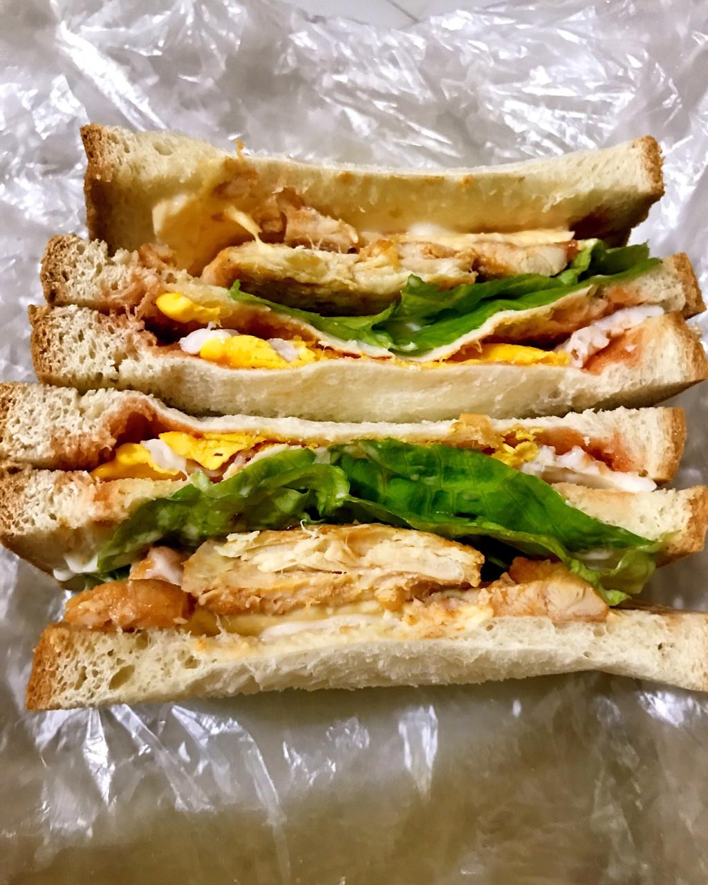 人才贝做的鸡胸肉三明治