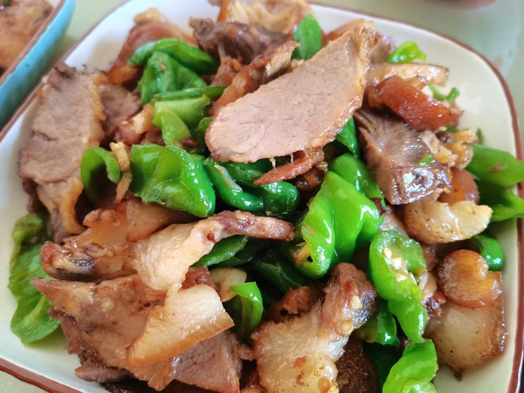 青椒炒肘子
