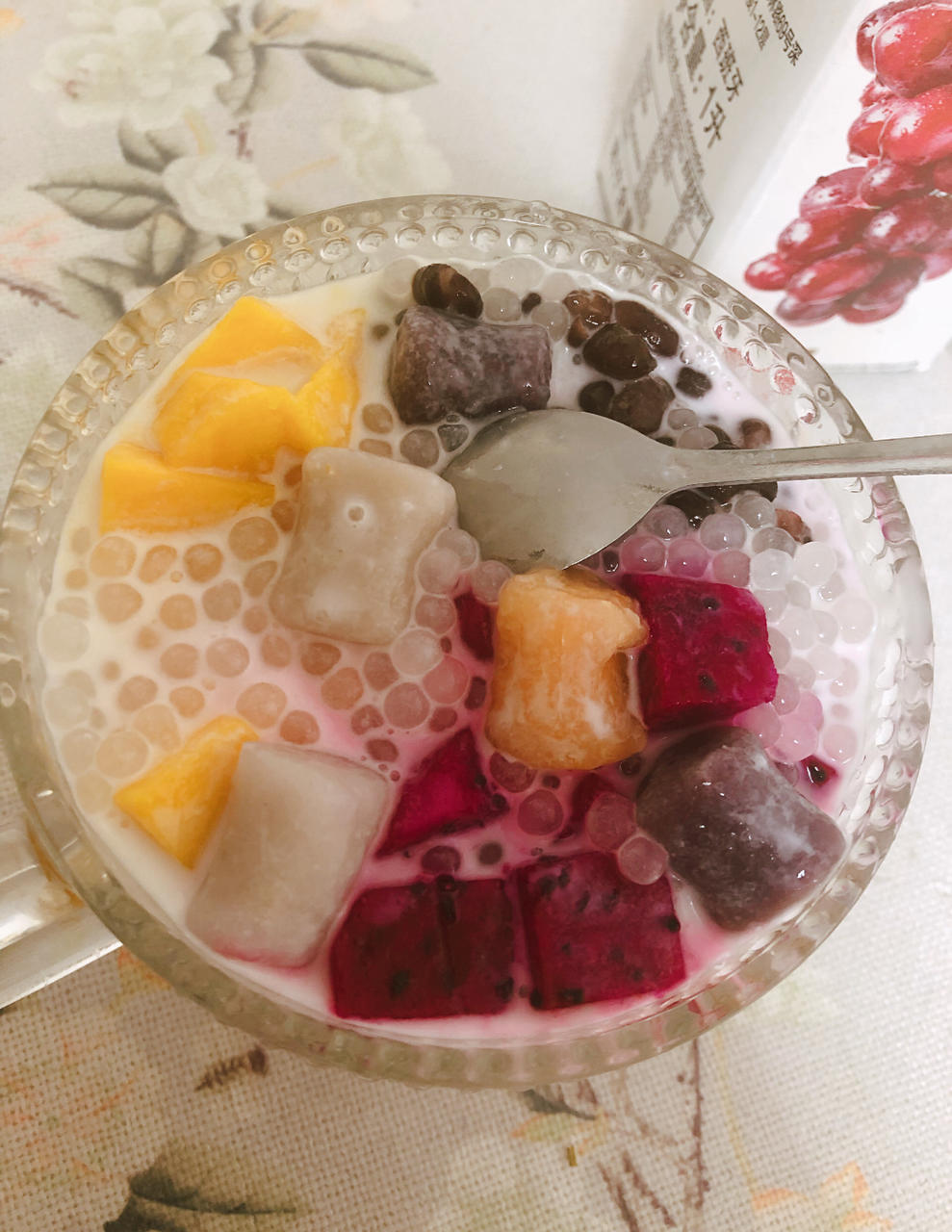 芋圆芒果椰奶西米露