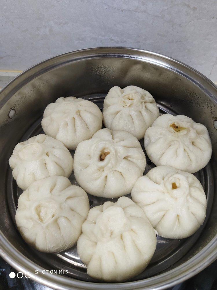 酱肉包升级版（加了点木耳和芹菜 好吃惨了）